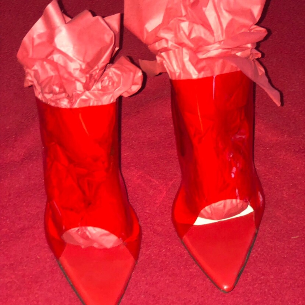 Trendy Red Heels 👠